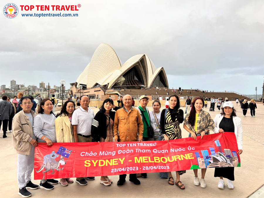 Đoàn khách nhà Top Ten Travel tham quan khám phá nước Úc